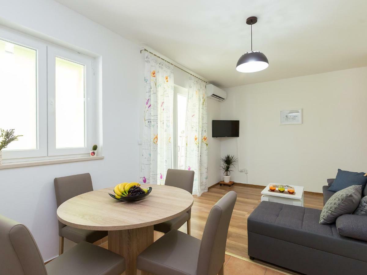 Apartment Lory'S Place Pula Exteriér fotografie