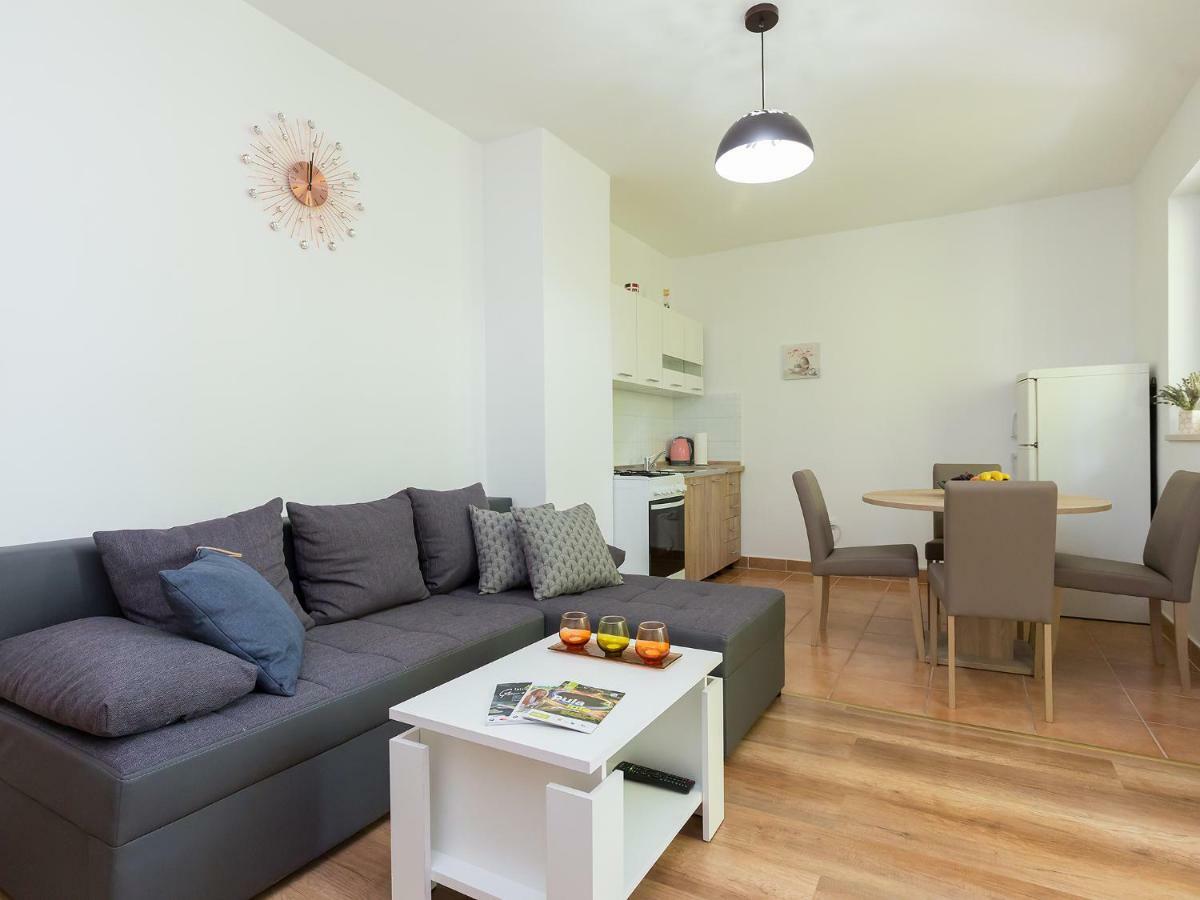 Apartment Lory'S Place Pula Exteriér fotografie